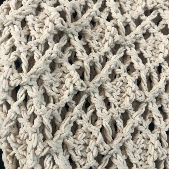 Very pretty cropped sweater. - Picture 5 of 6